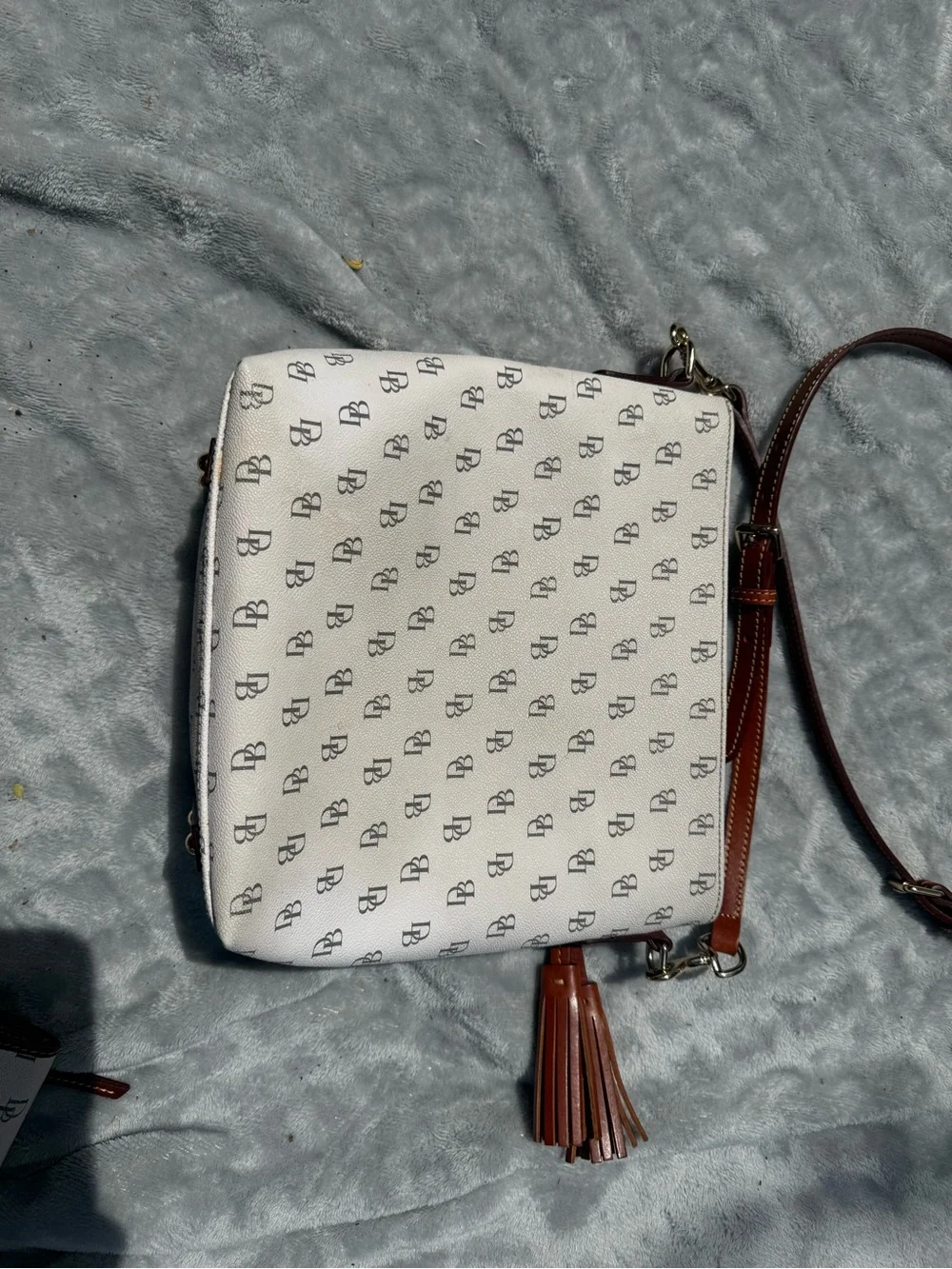Dooney & Bourke Cream Signature Logo Greta continent Wallet & bags - Picture 10 of 12